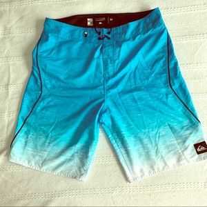 SALE QUICKSILVER men’s blue and white board shorts